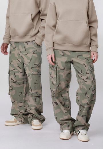 Брюки с накладными карманами