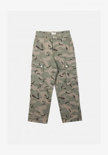 Брюки с накладными карманами