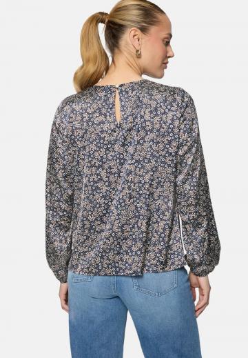 Атласная блузка