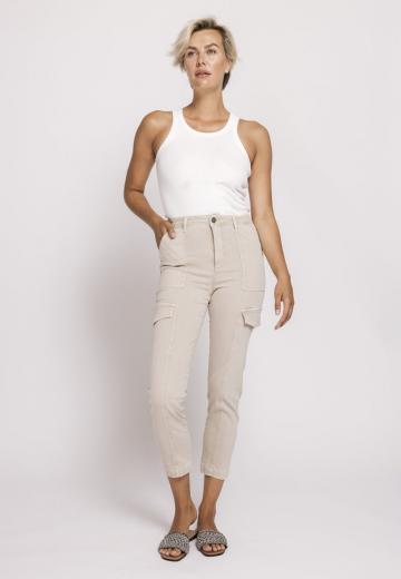 Брюки с накладными карманами