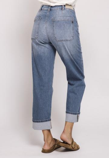 Короткие джинсы