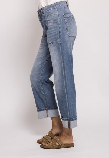 Короткие джинсы