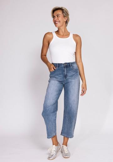 Короткие джинсы