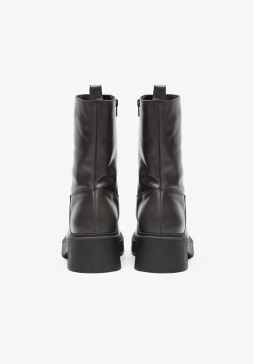 Сапожки на танкетке