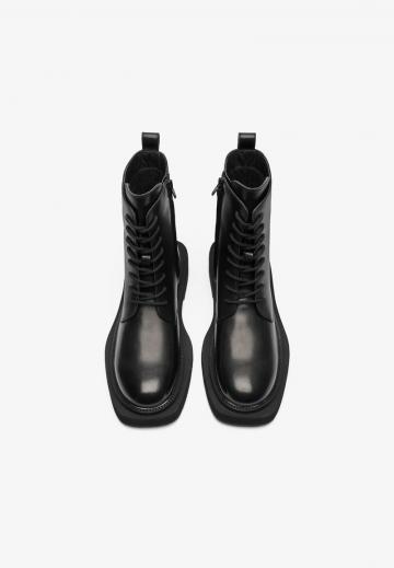 Ботинки на шнуровке