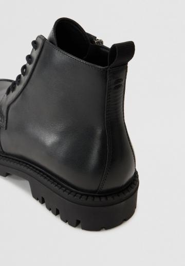 Ботинки на шнуровке