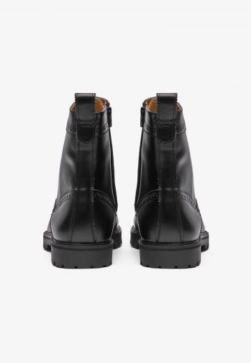 Ботинки на шнуровке