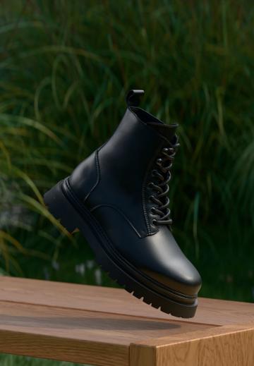 Ботинки на шнуровке