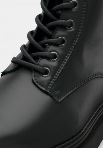 Ботинки на шнуровке