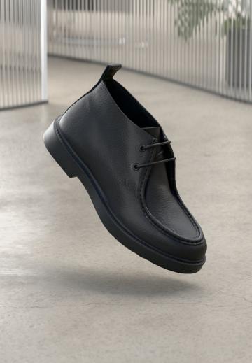 Ботинки на шнуровке