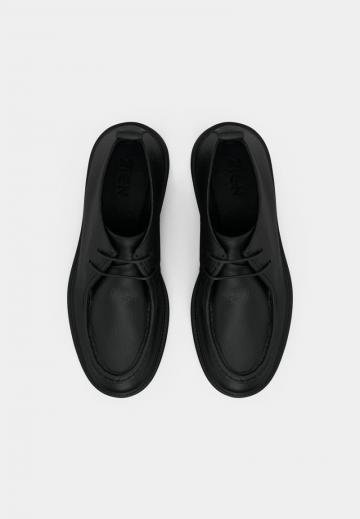 Ботинки на шнуровке