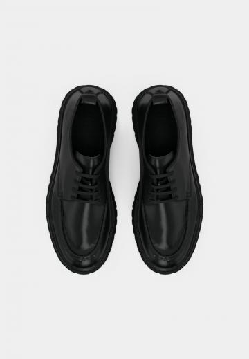 Ботинки на шнуровке