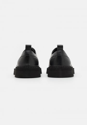 Ботинки на шнуровке