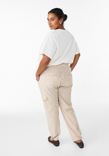 Брюки с накладными карманами