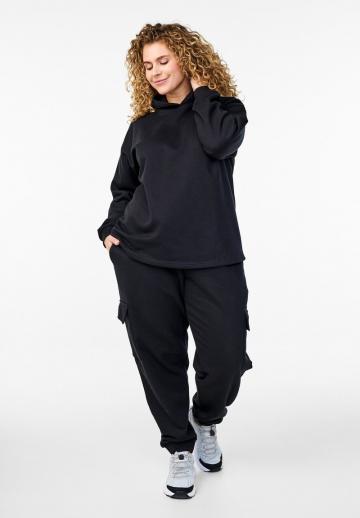 Брюки с накладными карманами