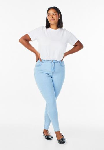 Узкие джинсы