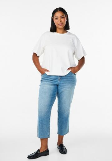 Короткие джинсы