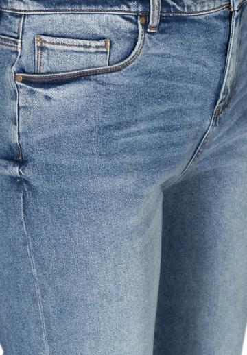 Короткие джинсы