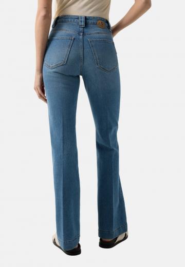 Клешеные джинсы