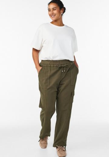 Брюки с накладными карманами