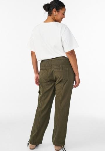 Брюки с накладными карманами