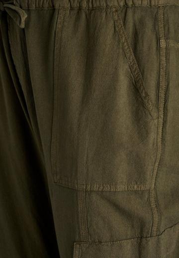 Брюки с накладными карманами