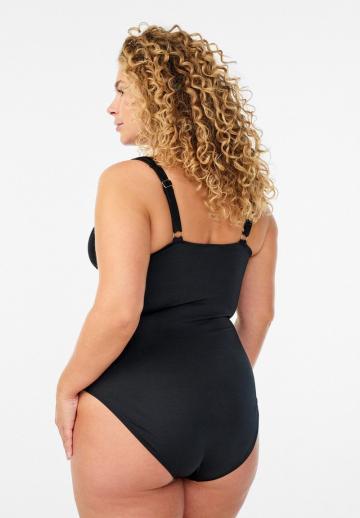 Слитный купальник