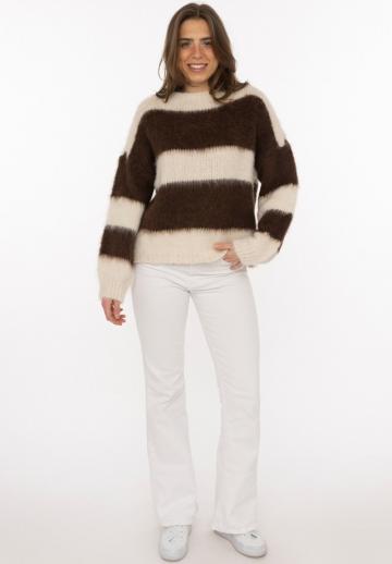 Пуловер в полоску