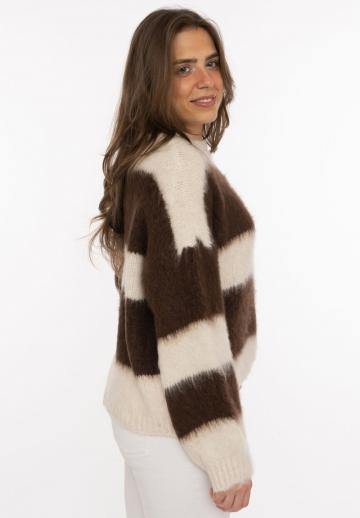 Пуловер в полоску