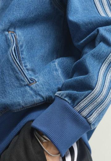 Джинсовая куртка