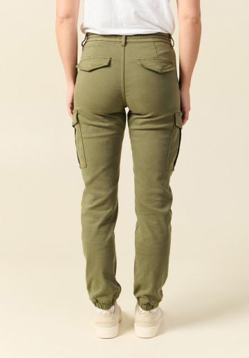 Брюки с накладными карманами
