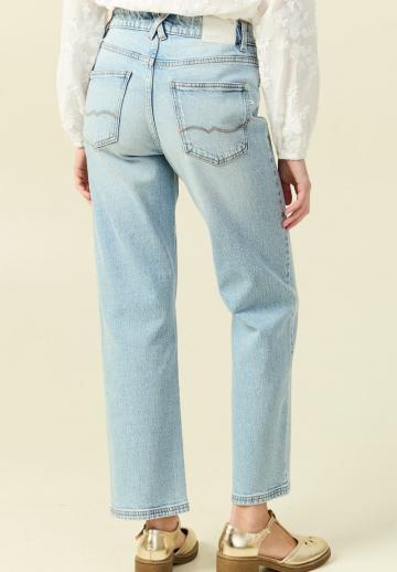 Прямые джинсы