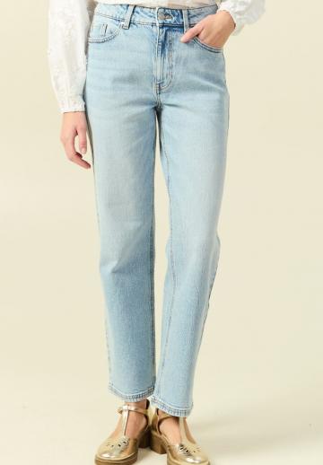 Прямые джинсы