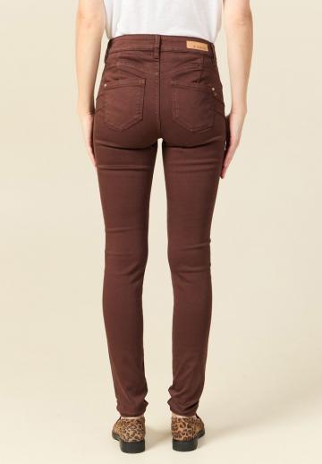 Узкие джинсы