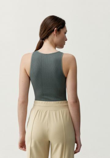 Спортивный топ