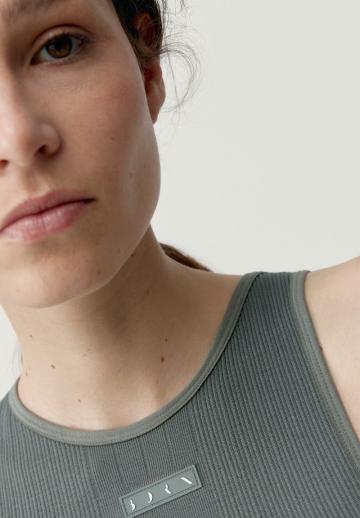 Спортивный топ