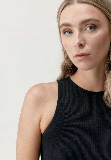 Спортивный топ