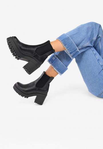 Полусапожки на высоком каблуке