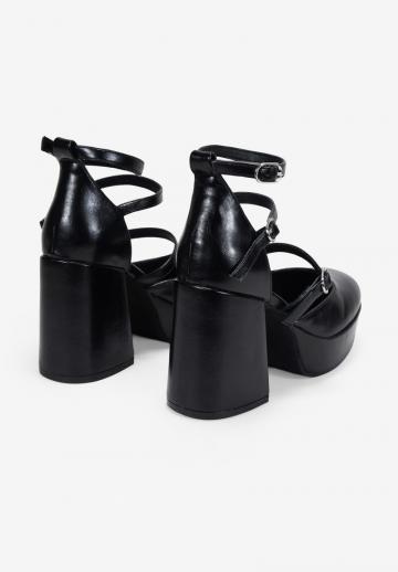 Туфли на высоком каблуке