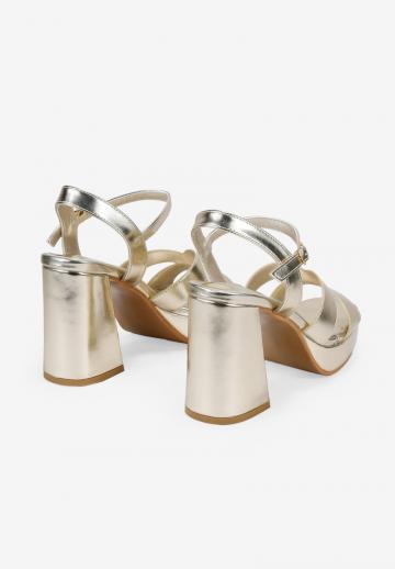 Босоножки на платформе