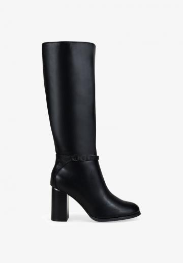 Высокие сапоги