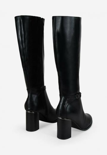 Высокие сапоги