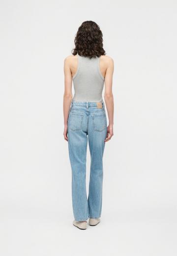 Прямые джинсы