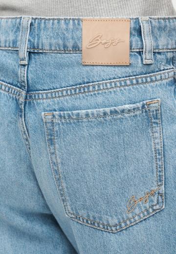 Прямые джинсы