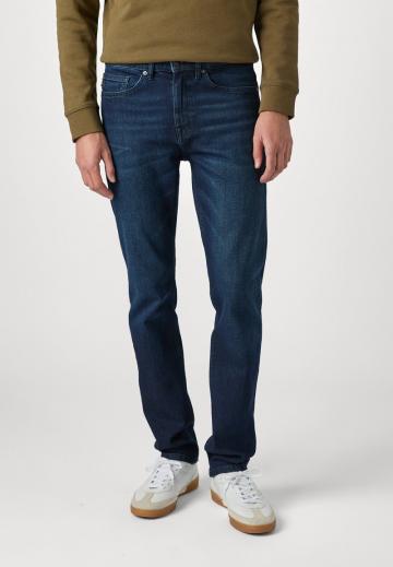 Узкие джинсы