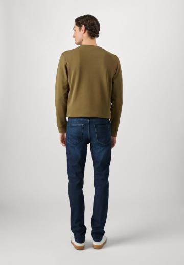 Узкие джинсы