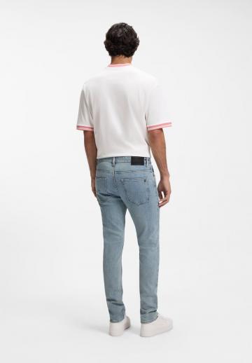 Узкие джинсы