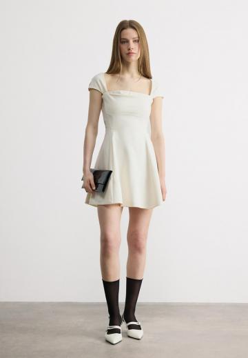 Короткое платье