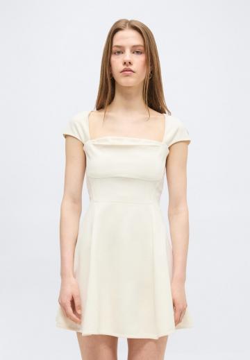 Короткое платье