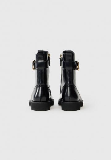 Ботинки на шнуровке